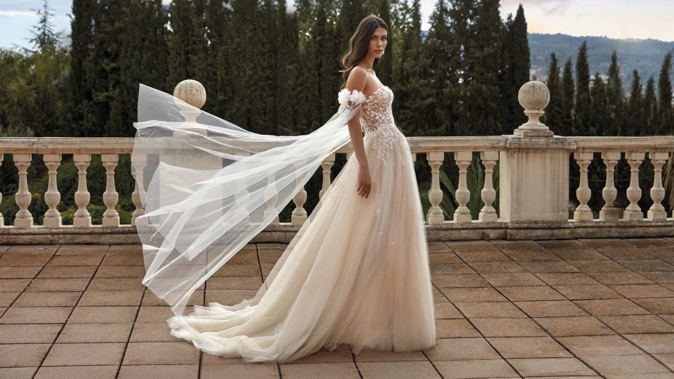 Leichtes Tüll Brautkleid für eine Sommerhochzeit in Berlin und Brandenburg – elegant und romantisch