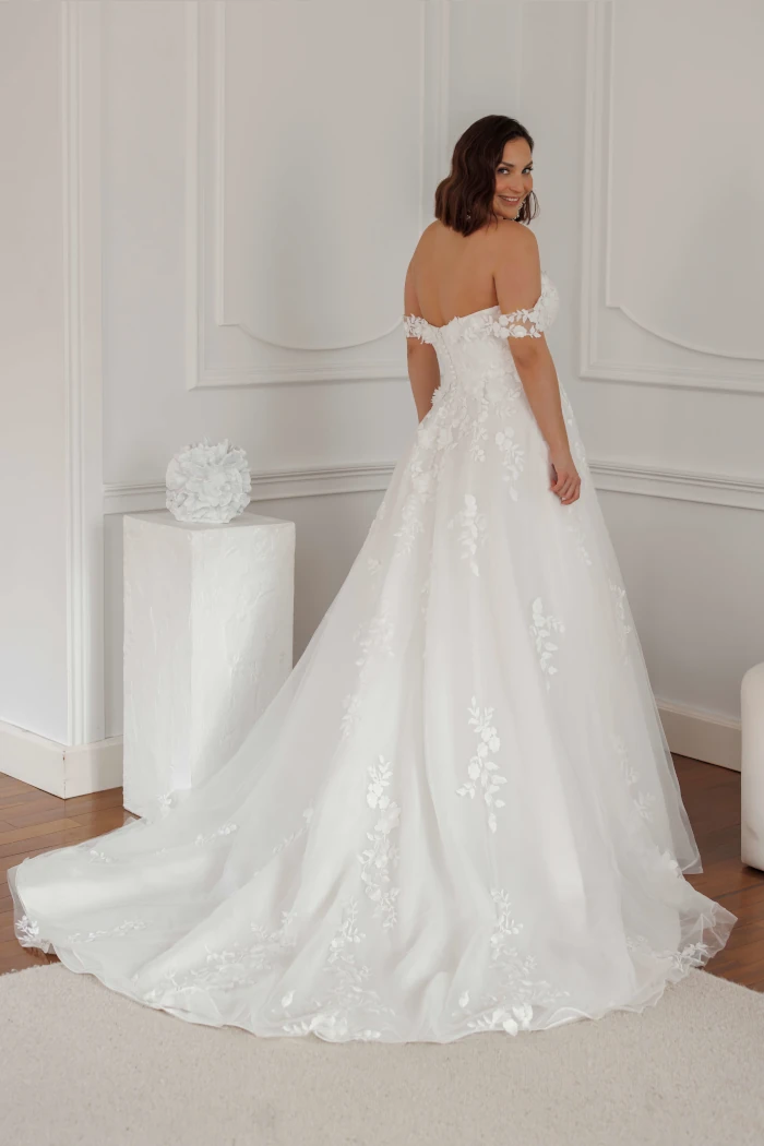 Durch dick und dünn curvy Brautmode15