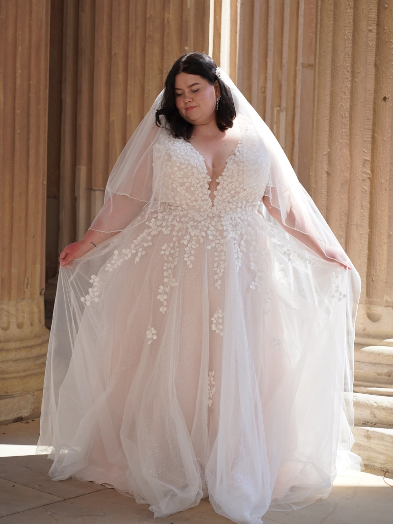 Durch dick und dünn curvy Brautmode25